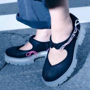 NWOB Ugg Areum Mary Jane’s in Black Size 7.5